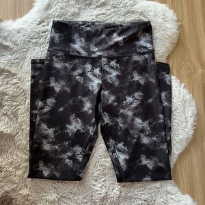 Black/white leggings